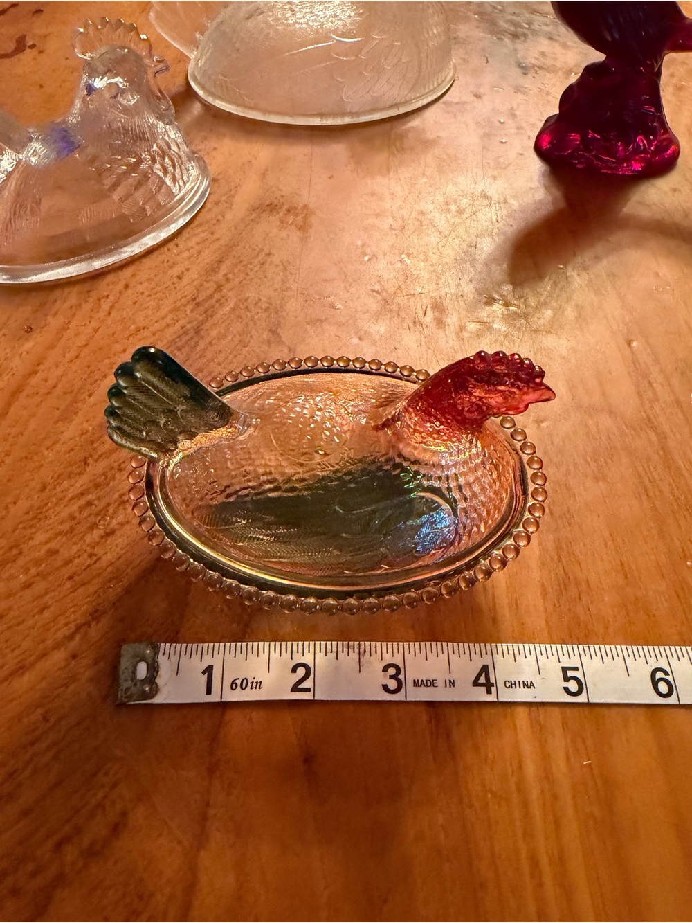 Glass Hen on nest - Red and Green NEW IMPORT PERFECT CONDITION